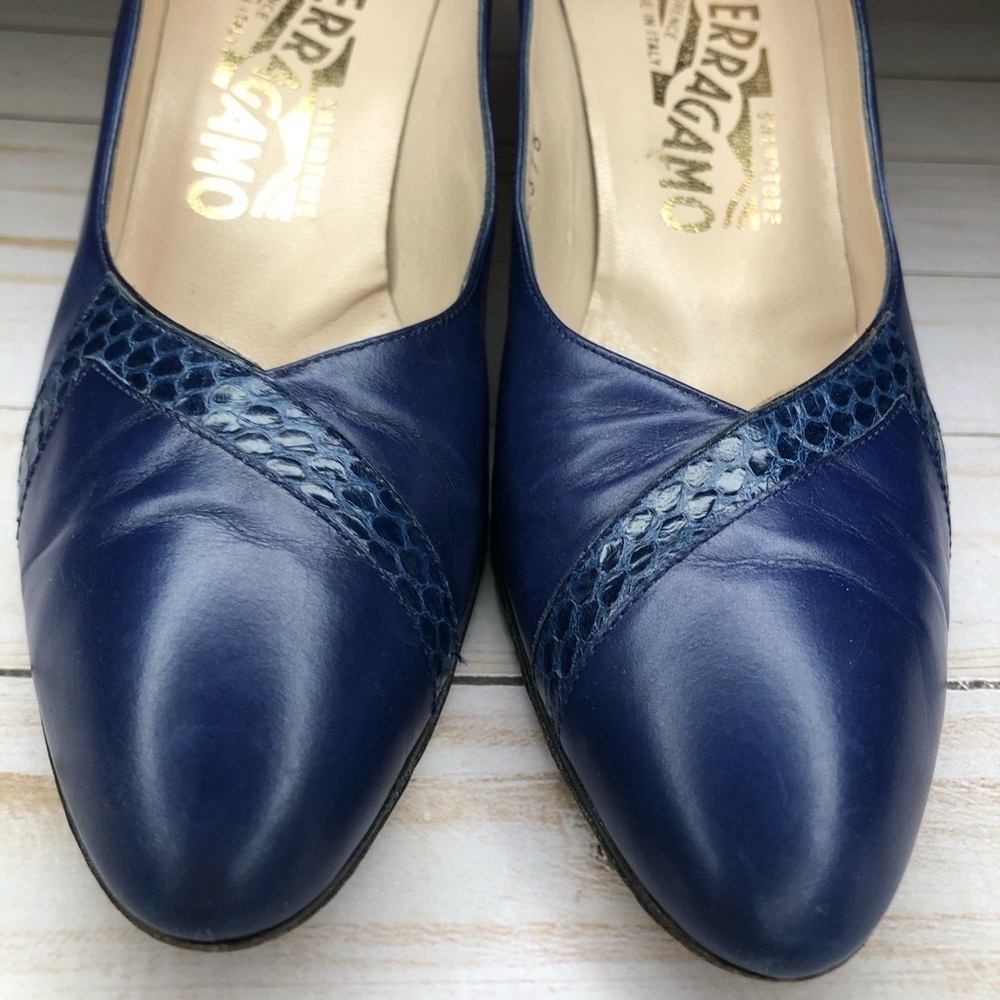 Salvatore Ferragamo Vintage Blue Snake Print Pumps Heels Sz 7.5AAA - Picture 6 of 16